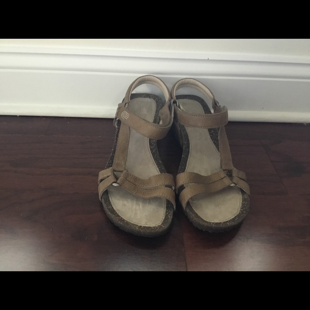 Teva Ventura leather taupe wedge sandals 10/41